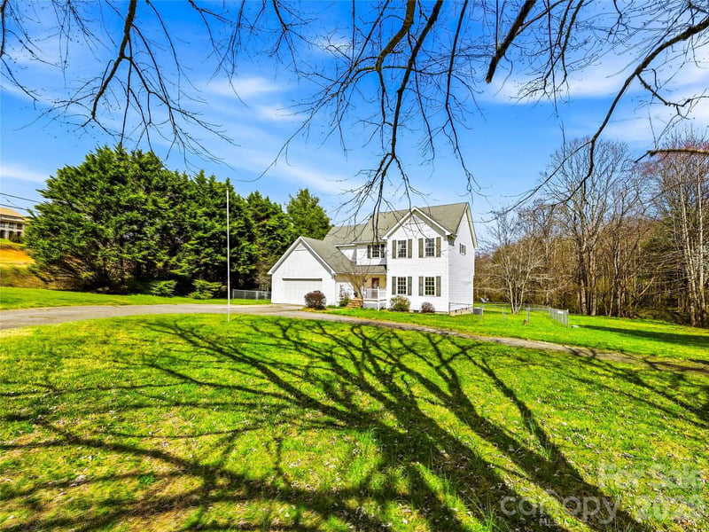 61 Rolling Hills Rd, Mills River, NC 28759