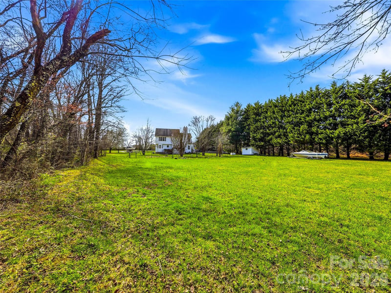 61 Rolling Hills Rd, Mills River, NC 28759