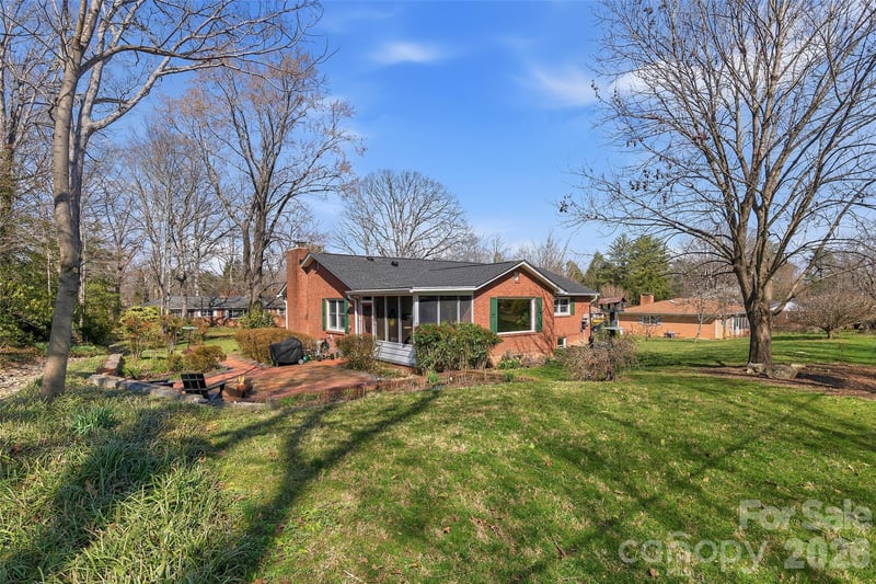 3123 Cheryl Dr, Hendersonville, NC 28792