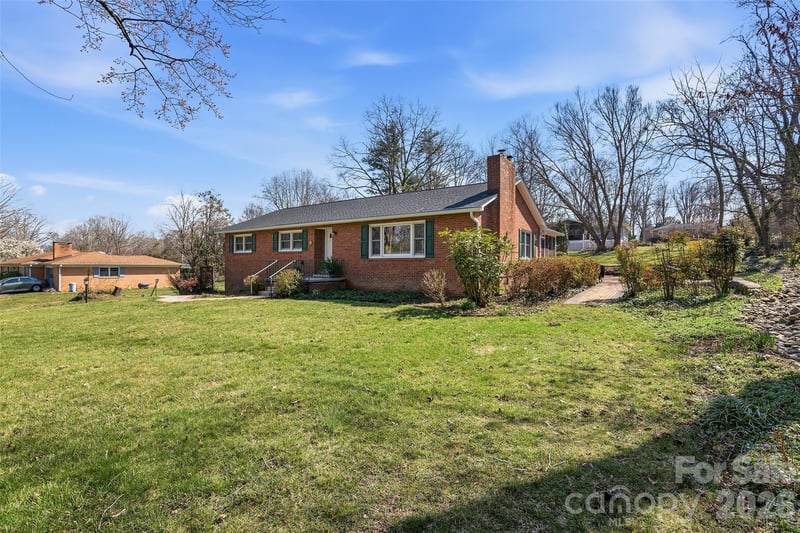 3123 Cheryl Dr, Hendersonville, NC 28792