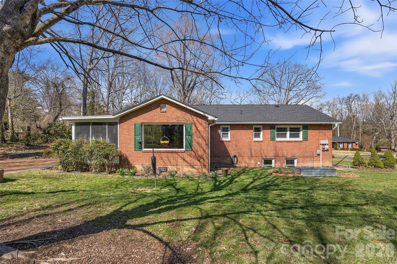 3123 Cheryl Dr, Hendersonville, NC 28792