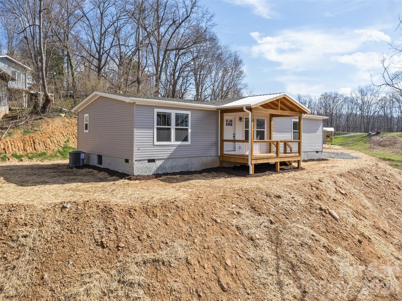 101 Geiranger Dr, Clyde, NC 28721