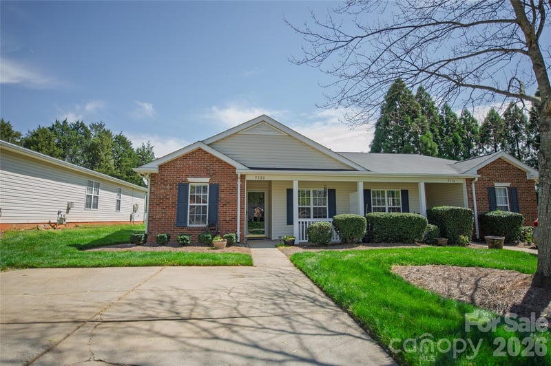 5320 Harris Cove Dr, Charlotte, NC 28269