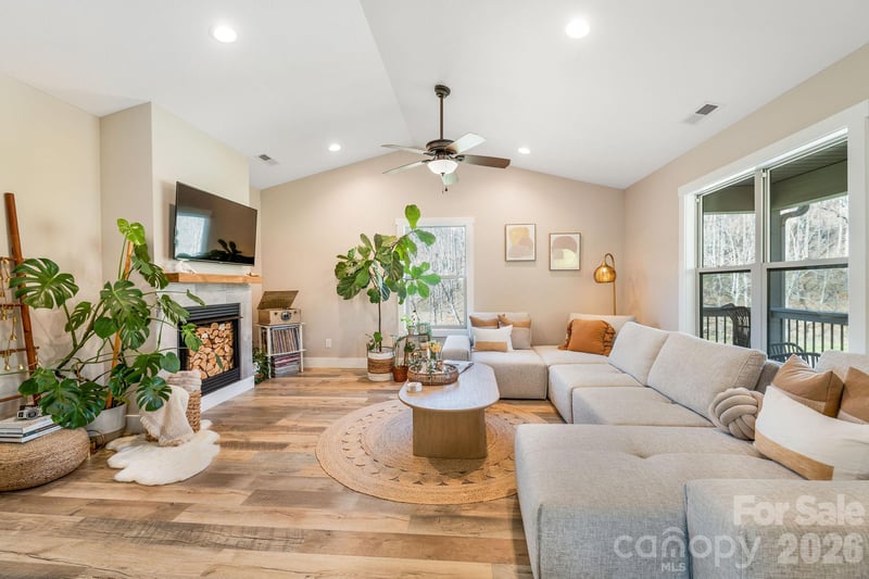 38 Sunrise Dr, Mars Hill, NC 28754