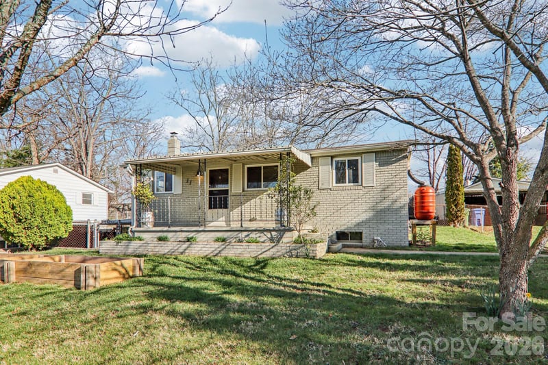 11 Huffman Rd, Asheville, NC 28806
