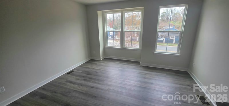 960 Broad River Ln, Charlotte, NC 28211