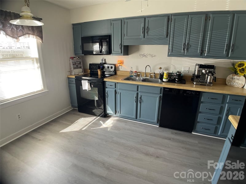 2705 Center St #43, Hickory, NC 28601
