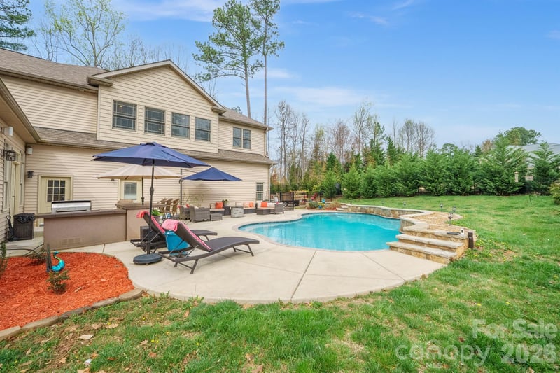 140 Pine Bluff Dr, Mooresville, NC 28117