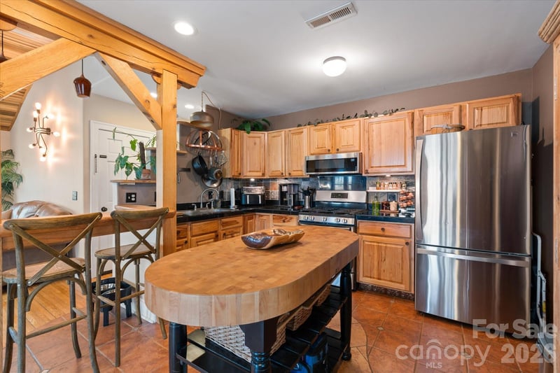 61 Hibriten Dr, Asheville, NC 28801