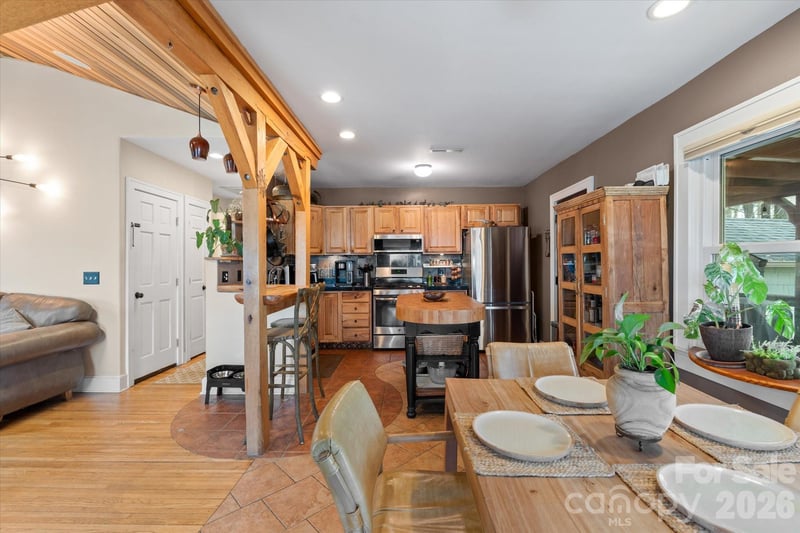 61 Hibriten Dr, Asheville, NC 28801