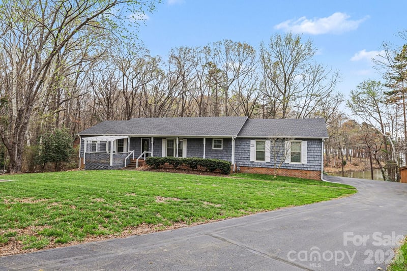 3908 Oak Hollow Ct, High Point, NC 27265