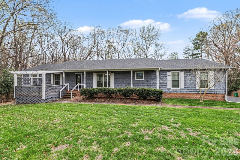 3908 Oak Hollow Ct, High Point, NC 27265