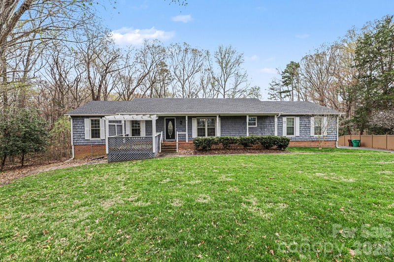 3908 Oak Hollow Ct, High Point, NC 27265