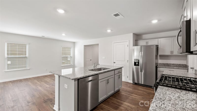 112 Providence Walk Dr, Hendersonville, NC 28792