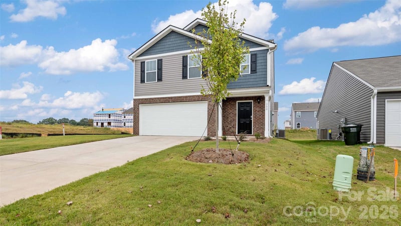 112 Providence Walk Dr, Hendersonville, NC 28792