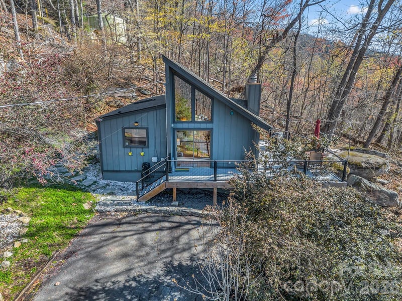 456 Youngs Mountain Dr, Lake Lure, NC 28746