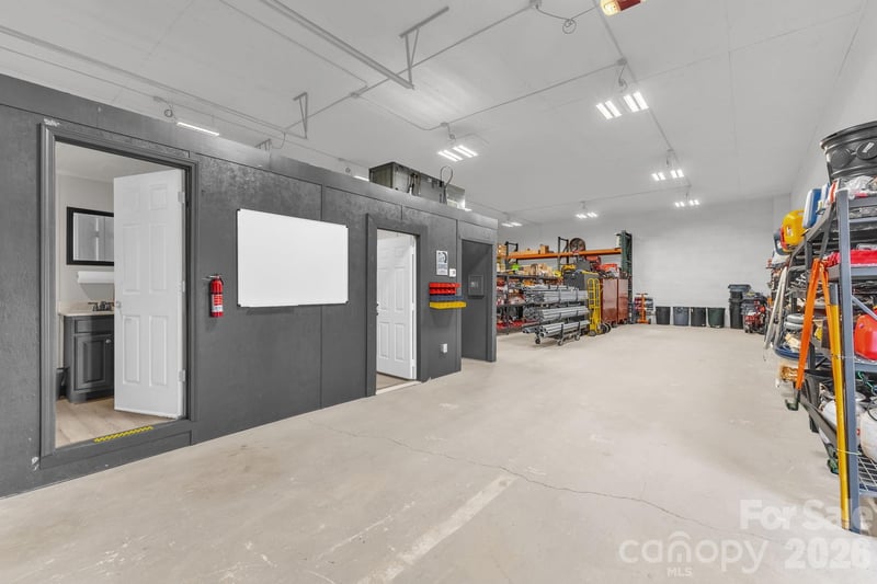 17 Red Leaf Rd, Asheville, NC 28806