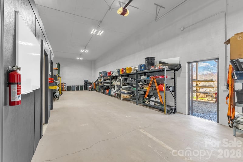 17 Red Leaf Rd, Asheville, NC 28806