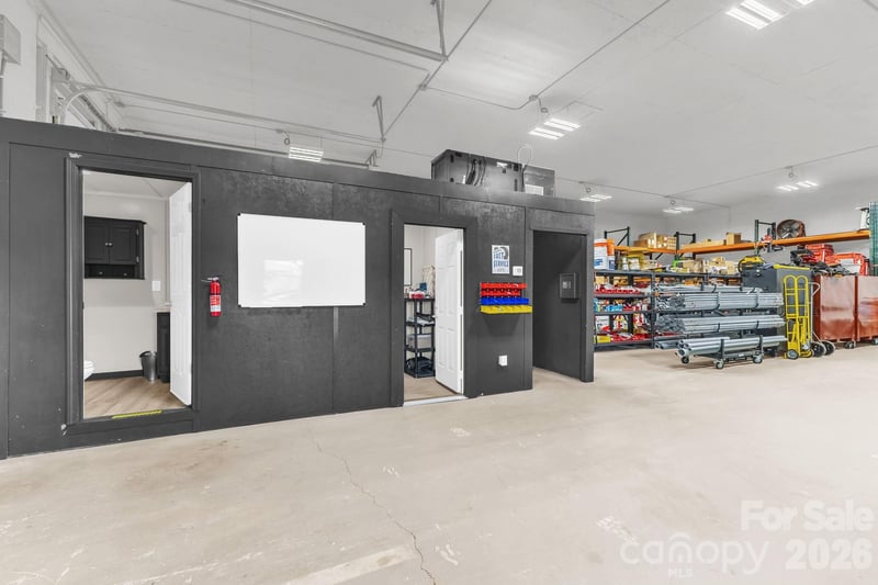 17 Red Leaf Rd, Asheville, NC 28806