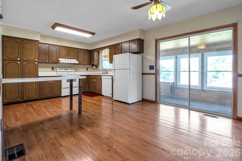 167 Mount Carmel Rd, Asheville, NC 28806