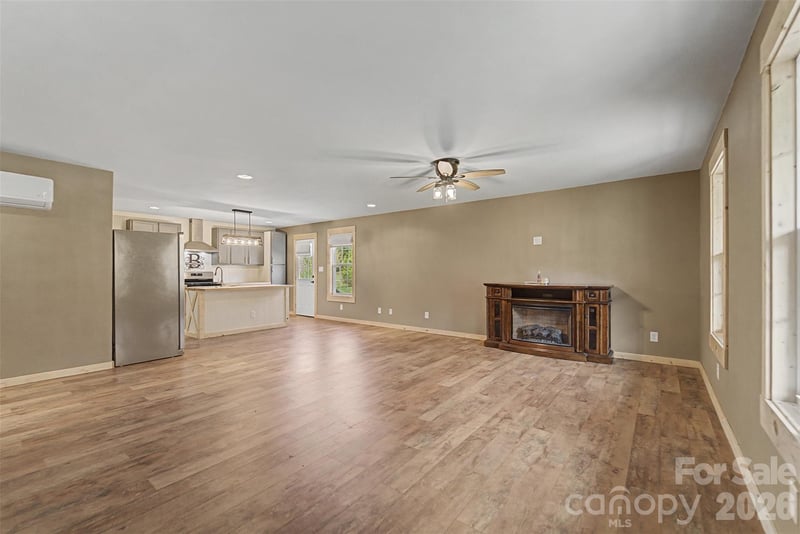 3240 Old Henson Cove Rd, Canton, NC 28716