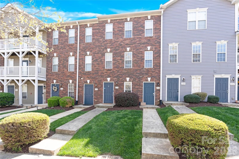 118 Steam Engine Dr #103, Mooresville, NC 28115