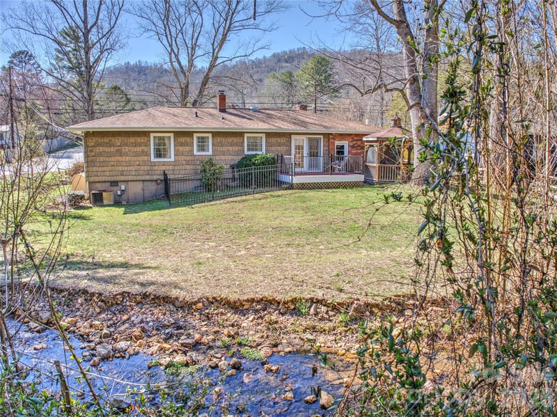 879 New Haw Creek Rd, Asheville, NC 28805