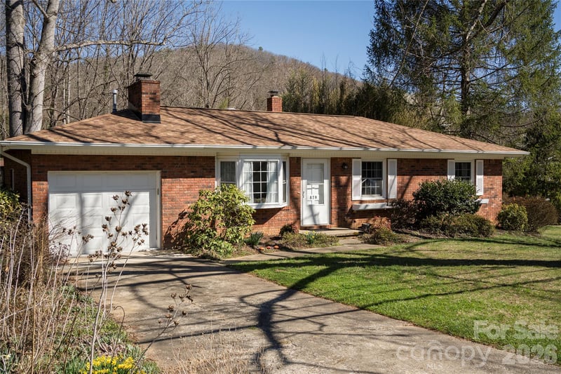 879 New Haw Creek Rd, Asheville, NC 28805