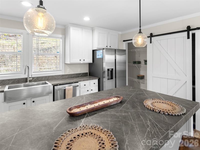 512 Hutch Mountain Rd, Fletcher, NC 28732