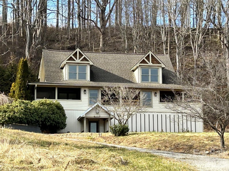 330 Potts Dr, Waynesville, NC 28785