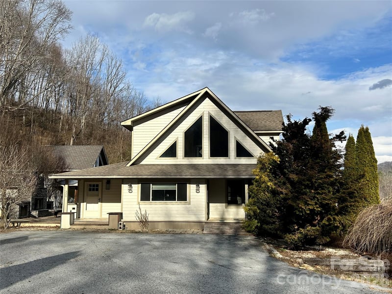 330 Potts Dr, Waynesville, NC 28785