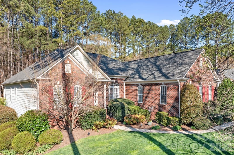 104 Kestrel Ct, Mount Holly, NC 28120