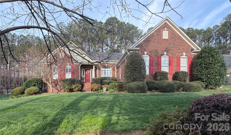 104 Kestrel Ct, Mount Holly, NC 28120