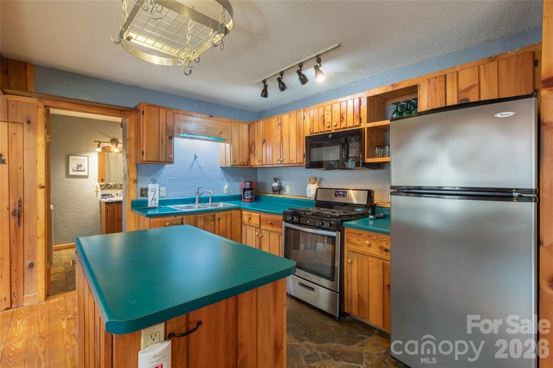 275 Conard Cir, Bryson City, NC 28713
