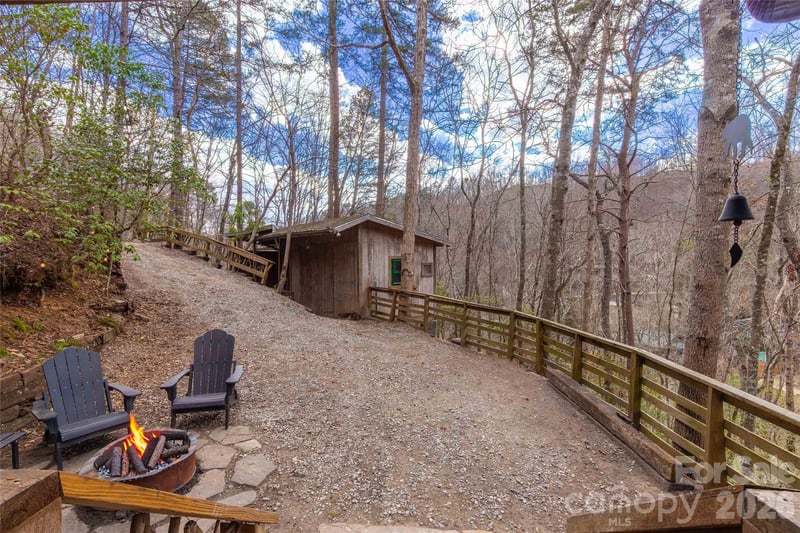 275 Conard Cir, Bryson City, NC 28713