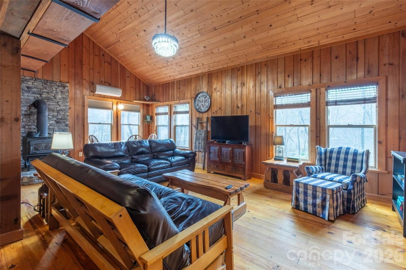 275 Conard Cir, Bryson City, NC 28713