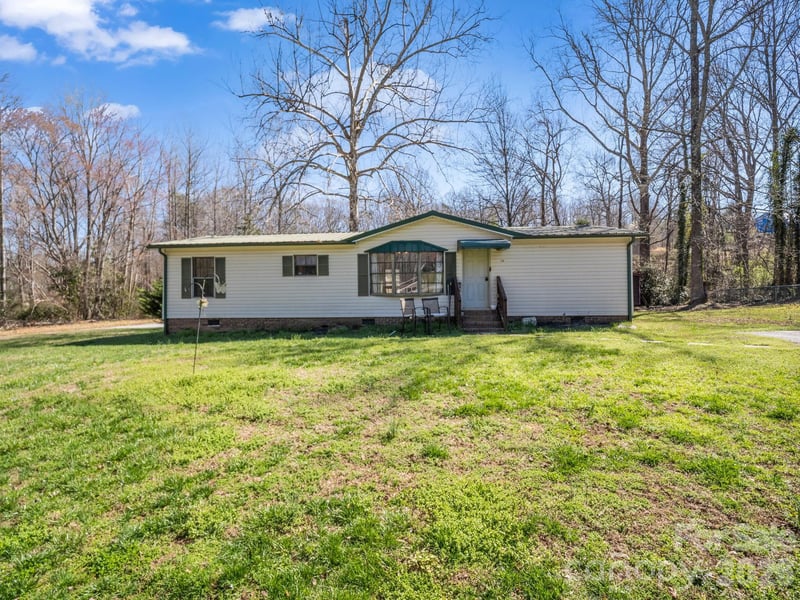 122 Hotel Hill Dr, Landrum, SC 29356