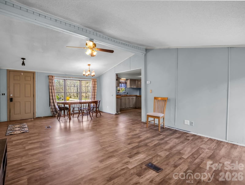 122 Hotel Hill Dr, Landrum, SC 29356