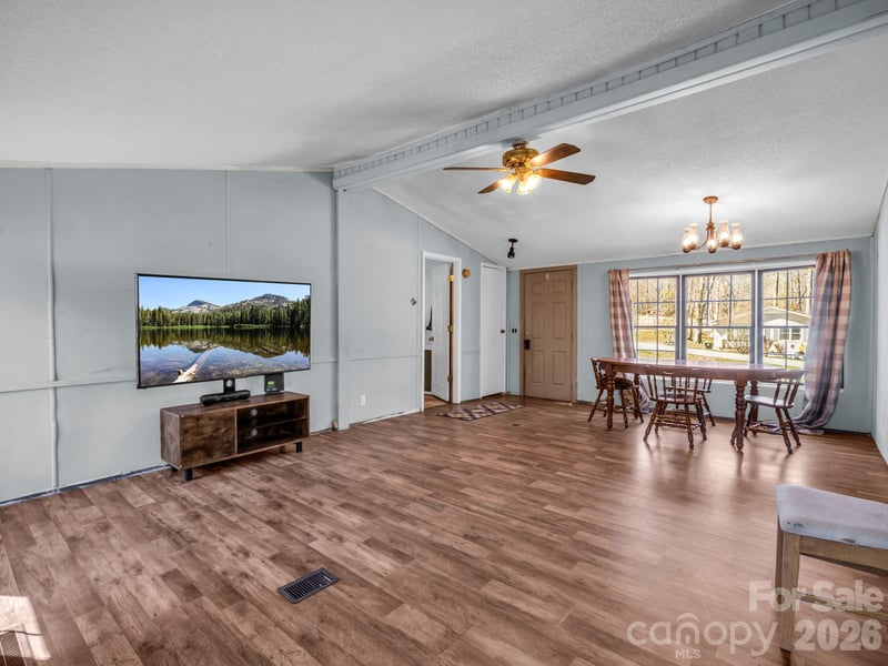 122 Hotel Hill Dr, Landrum, SC 29356