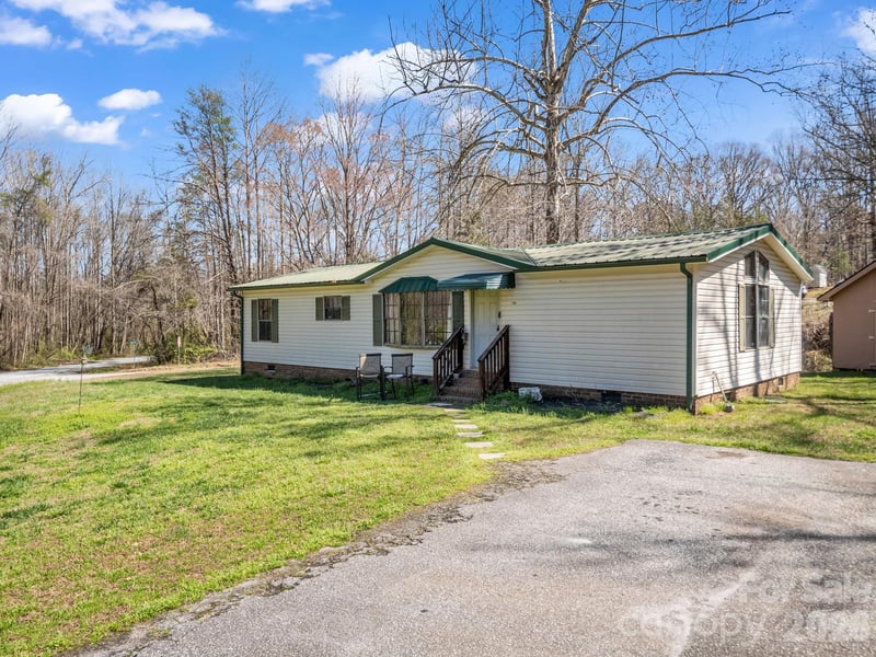 122 Hotel Hill Dr, Landrum, SC 29356