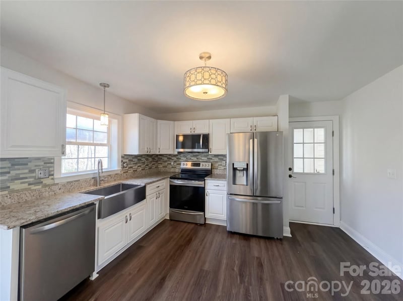 1710 Oak Park Ct, Iron Station, NC 28080