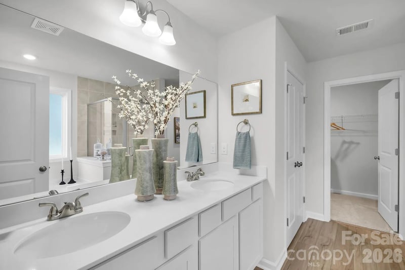 1005 Forest Walk St, Newton, NC 28658