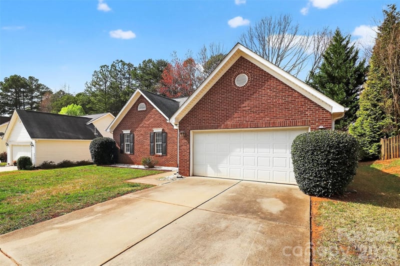 7022 Duchamp Dr, Charlotte, NC 28215