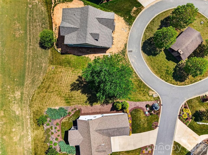 156 Triple Fairways Dr, Hendersonville, NC 28739