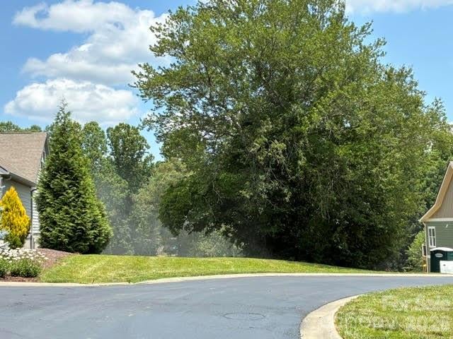 156 Triple Fairways Dr, Hendersonville, NC 28739