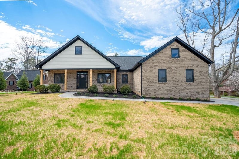 1500 Avalon Oaks Ct, Dallas, NC 28034