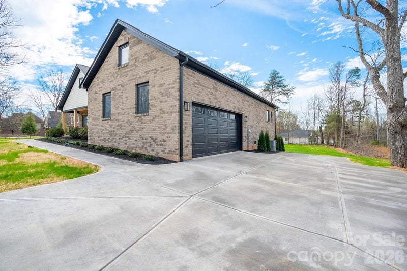 1500 Avalon Oaks Ct, Dallas, NC 28034
