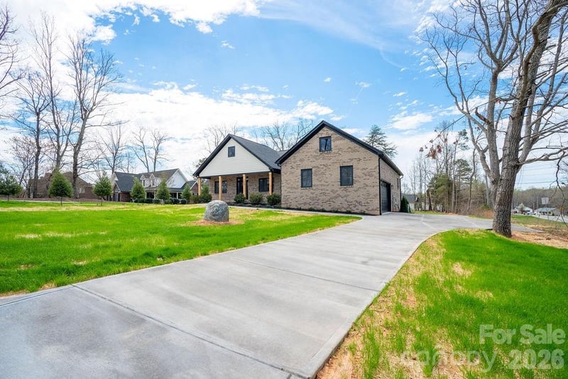 1500 Avalon Oaks Ct, Dallas, NC 28034