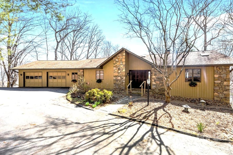 1105 High Vista Dr, Mills River, NC 28759