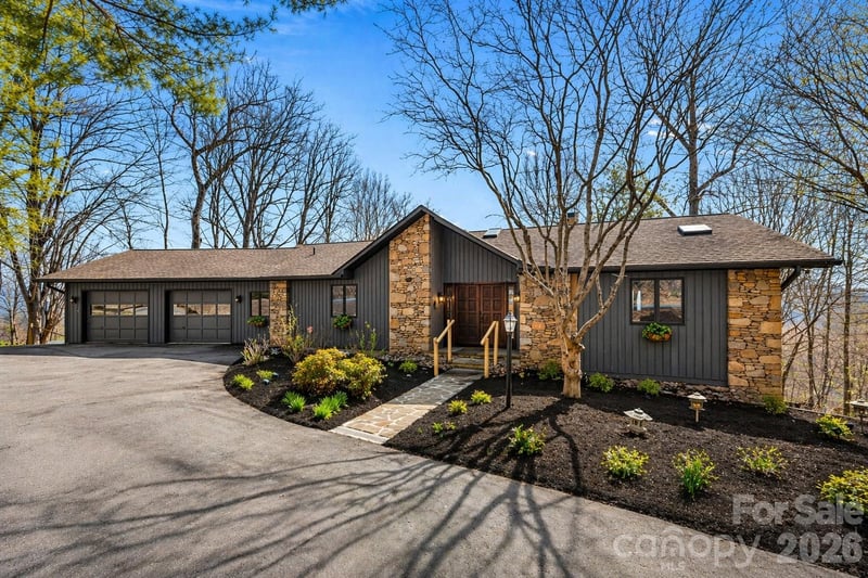 1105 High Vista Dr, Mills River, NC 28759